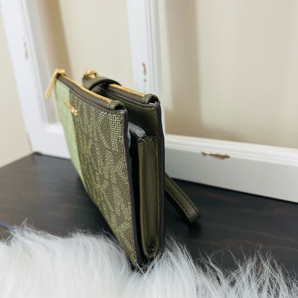 Michael Kors Jet Set Double Zip Wristlet - Picture 5 of 15